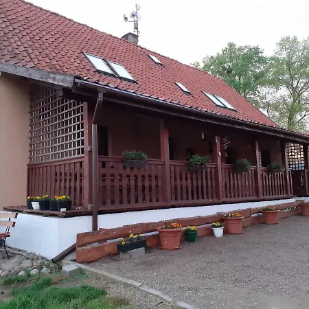 U Zawiszy Farmház Mikołajki